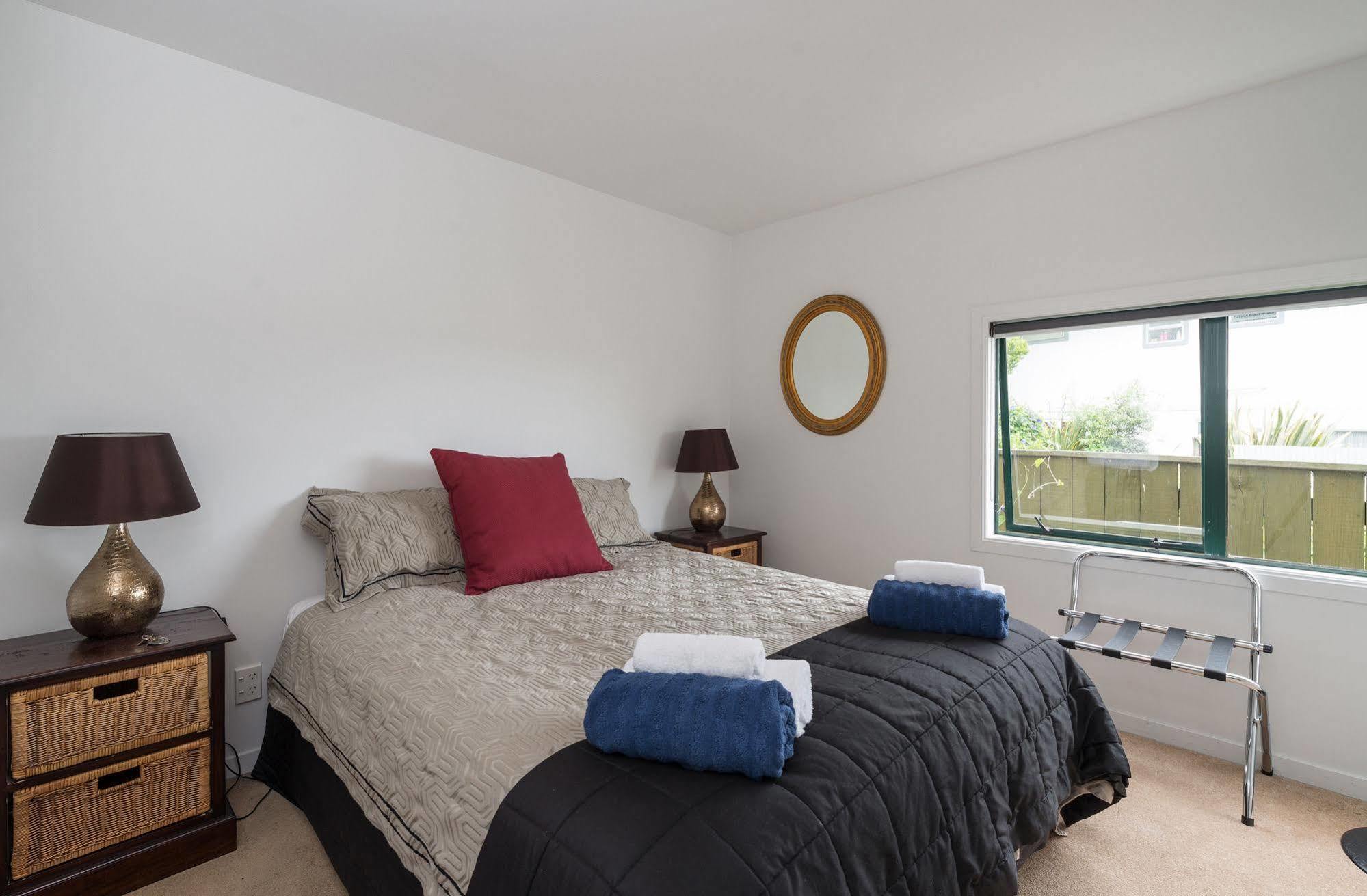 Lakeside City Apartments - Penthouse And Studio 로토루아 외부 사진